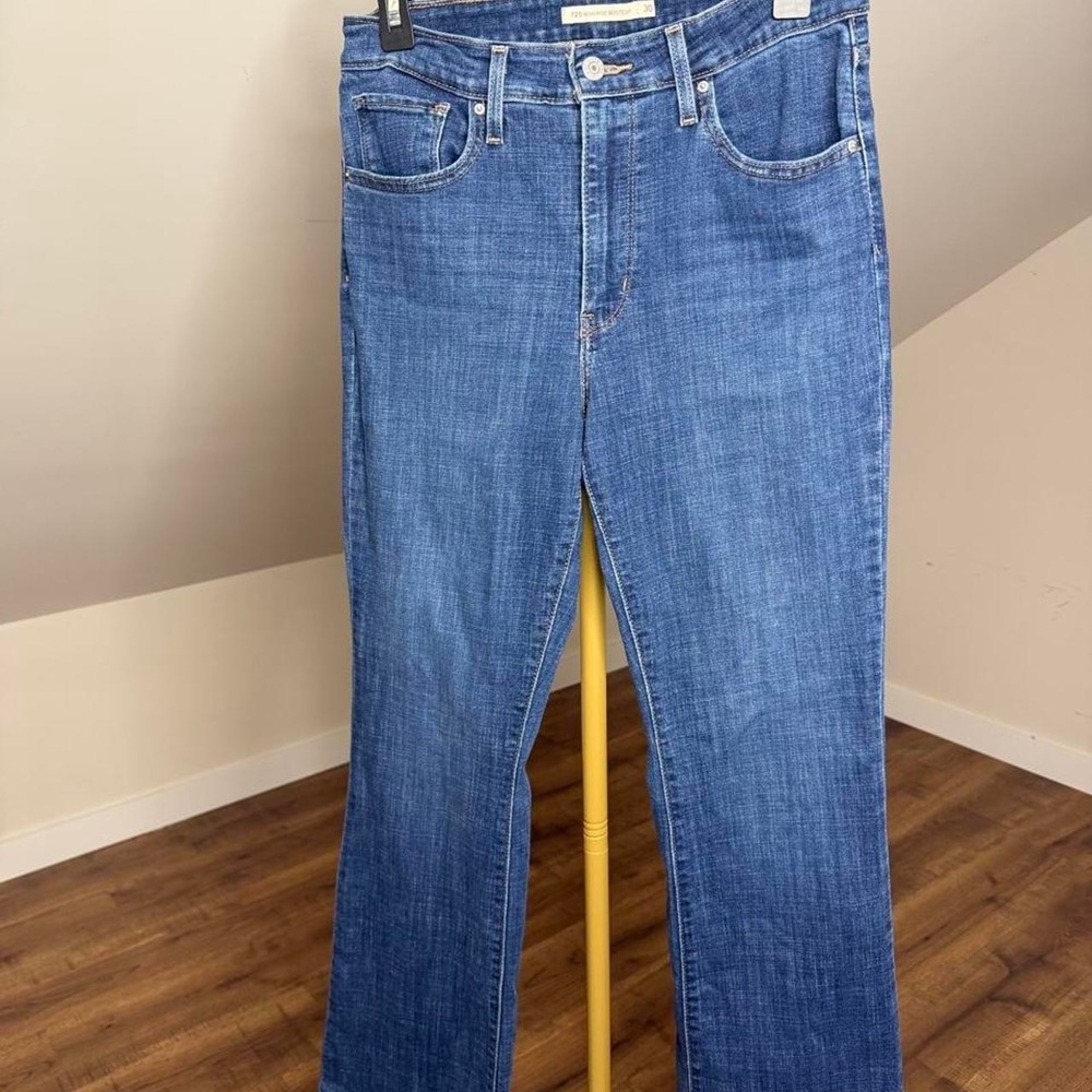 Levi's 725 High Rise Bootcut Jeans Size 30 / 30x32 Medium Wash Fall jeans